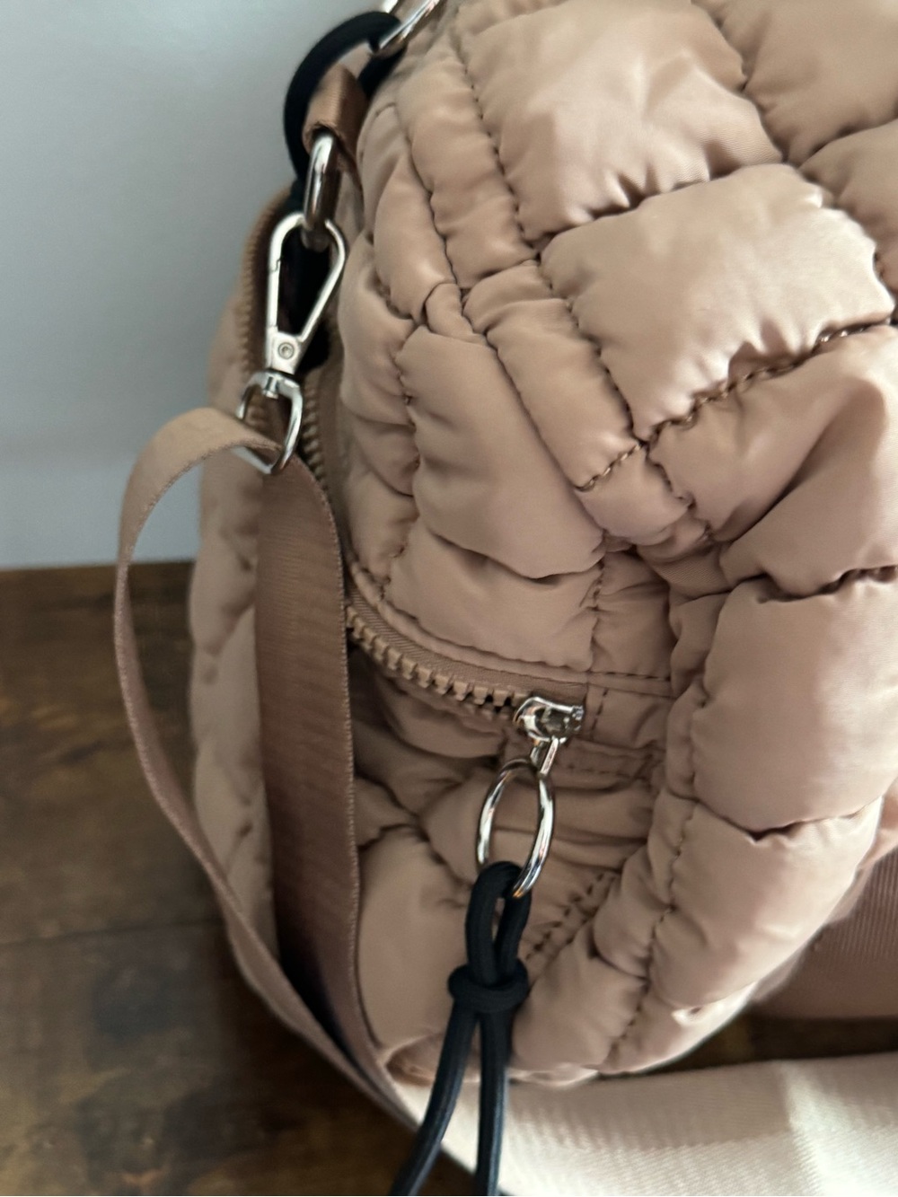 Free People Quilted Puffer Duffel Bag in Blush Like New - Picture 8 of 11